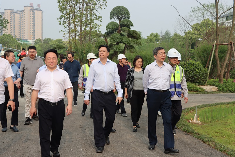 住建部專家組到岳陽污水治理項目調(diào)研海綿城市建設(shè)